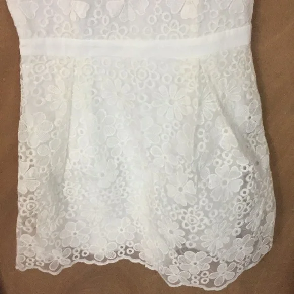 White dress - Picture 2 of 6